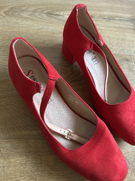 Buty typu Mary Jane na lekkim obcasie rozmiar 38