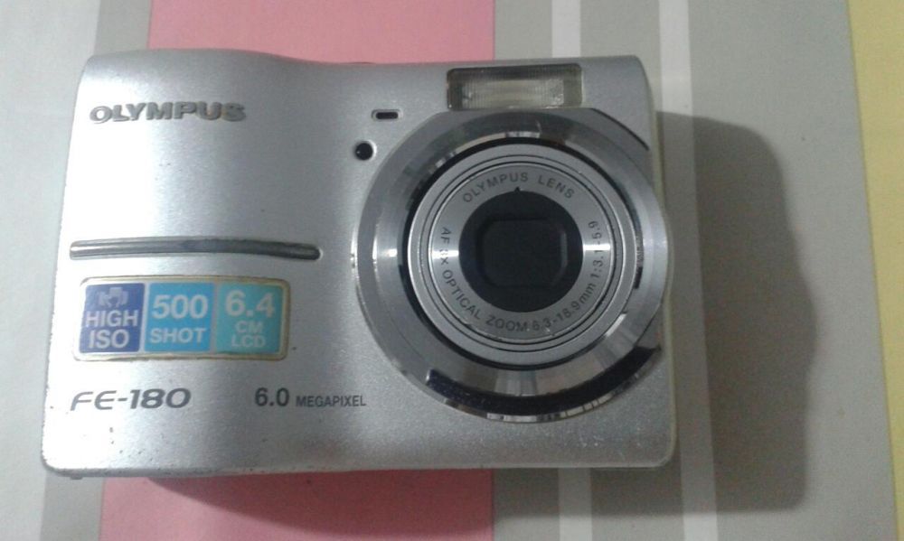 Olympus FE-180 avariada