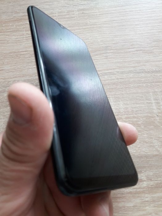 9продаю смартфон самсунг А20 на3/32