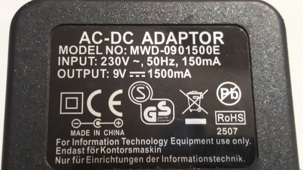 Блок питания универсальный 9V 1500mA AC/DC adapter MWD-0901500E