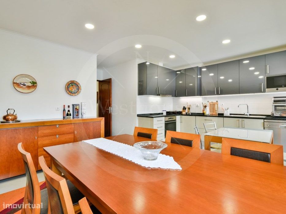 Apartamento T4 com 195m2, no centro de Torres Vedras, a poucos minu...