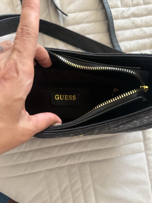Mala preta marca GUESS
