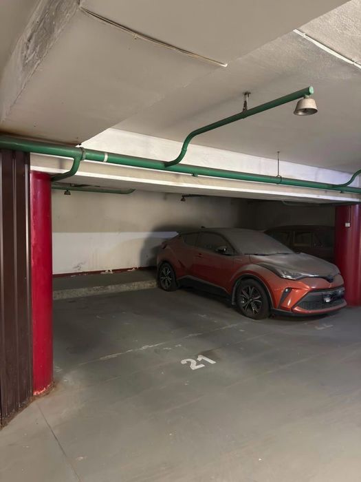 Продаж паркомісця Старонаводницька 4-В. Власник.