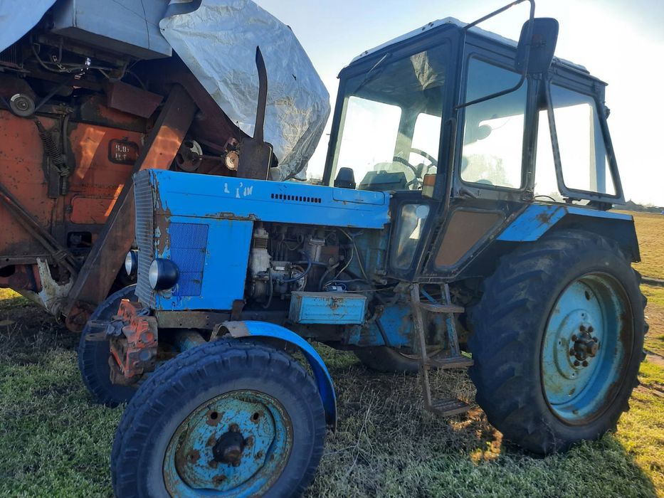 Трактор МТЗ 80 .Борони зубові.