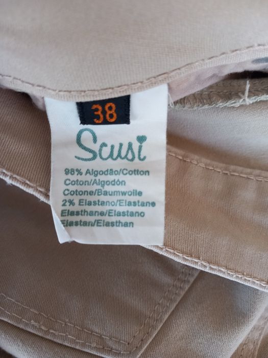 Calças bege da Scusi
Ótimas para a meia estação.
EUR 38
Forro dos bols