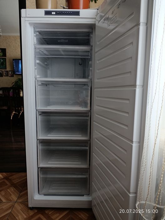 Продаю морозильная камера на 182 литра