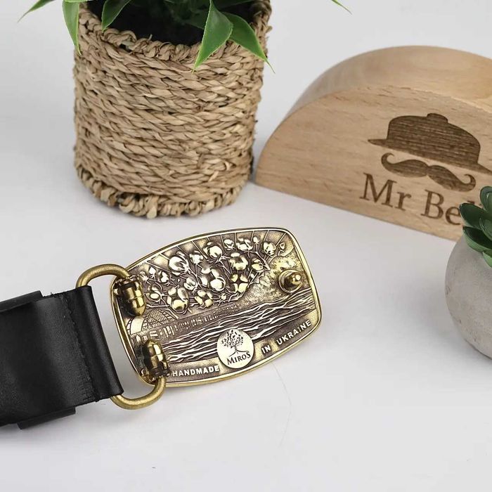 Чоловічий ремінь з гербом України з натуральної шкіри з пряжкою