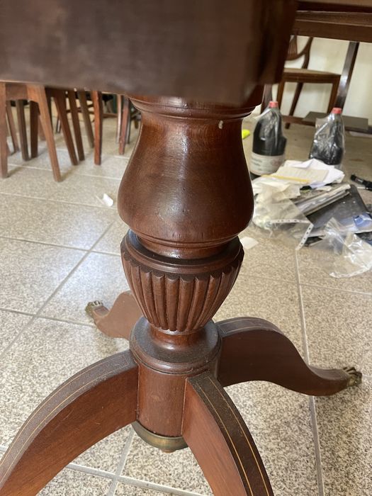 Antique English-style table64585486412801124