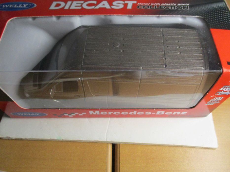 Carrinha Miniatura Mercedes Benz Escala?