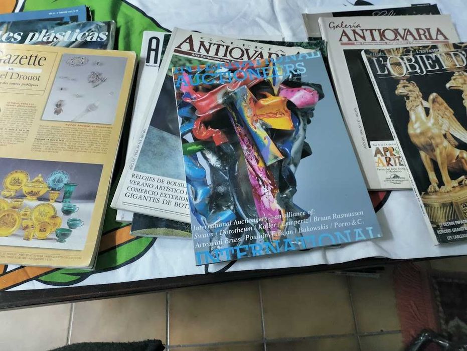Conjunto de cerca 250 Revistas de Arte e Antiguidades