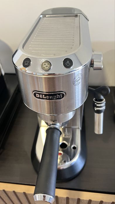 Máquina de Café Manual DELONGHI Dedica Style EC685.M (15 bar - Cinzento)