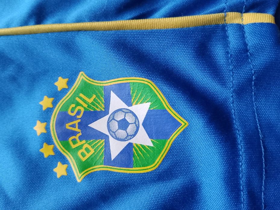 Krótkie spodenki piłkarskie Brazylia r 122