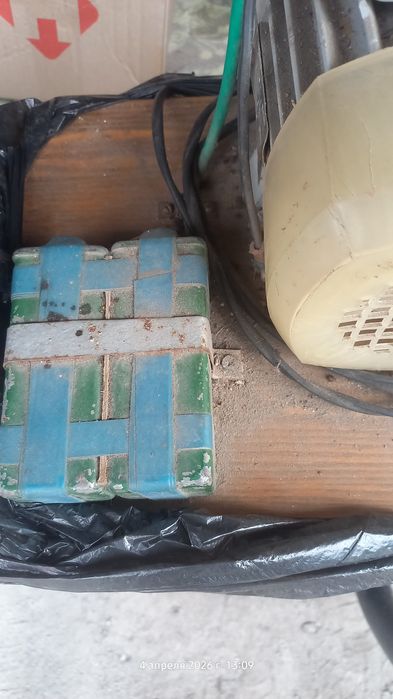 Наждак точило двигатель