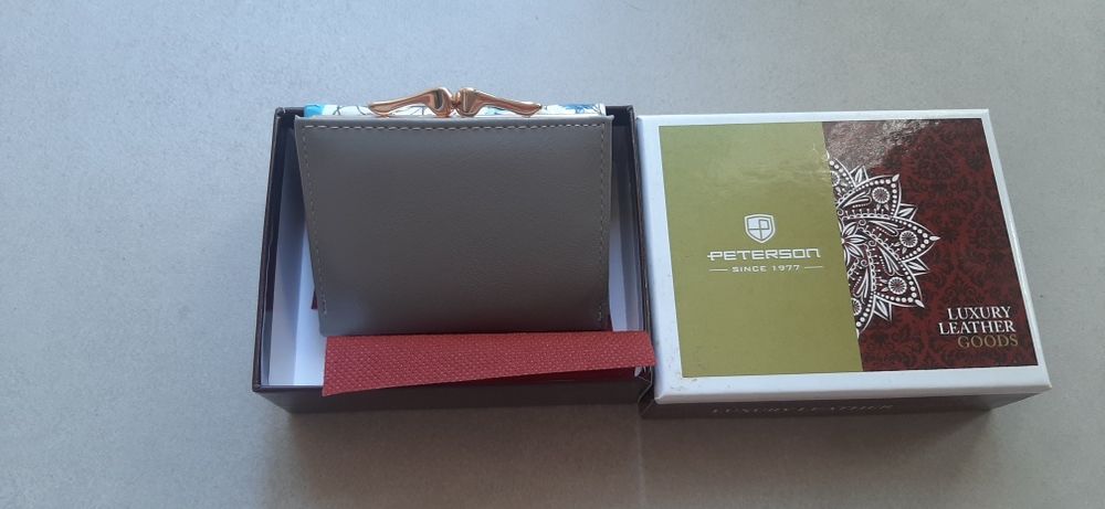 Nowy skórzany portfel Peterson