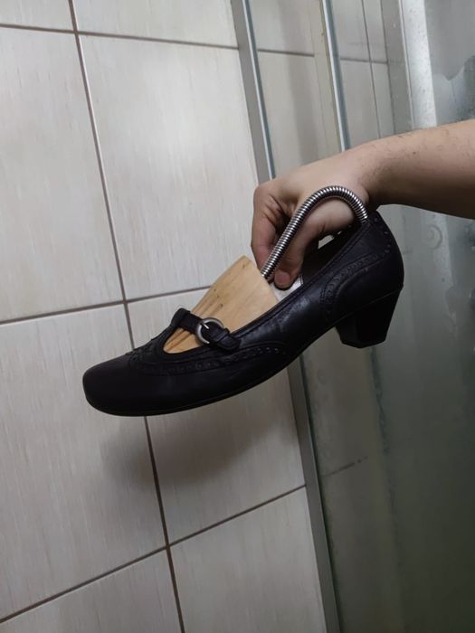 Damskie 40 czółenka marki Gabor w kolorze ciemnego fioletu wykonane z