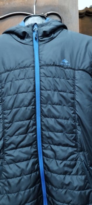 Várias peças de roupa