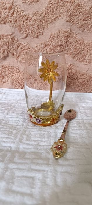 Emaliowany szklany kubek z łyżeczką