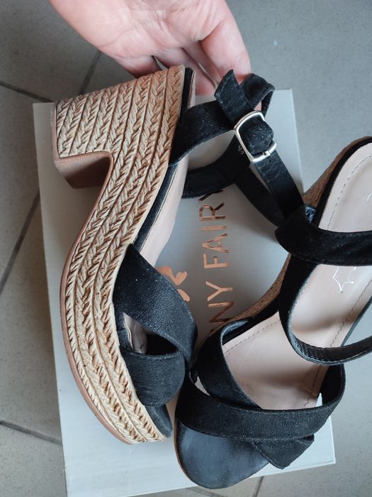 Buty na koturnie, sandały 37