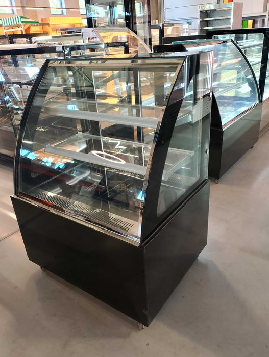 Witryna cukiernicza, Lada cukiernicza,