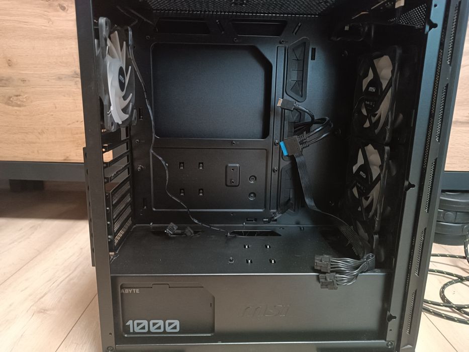 Zestaw: obudowa z modułem sterującym, i5 12f, zasilacz 1000W Gigabyte