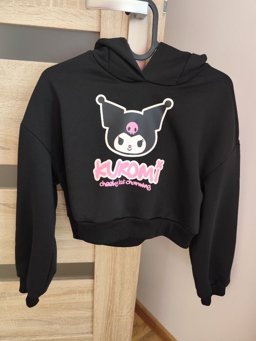 Krótka bluza z kapturem kuromi