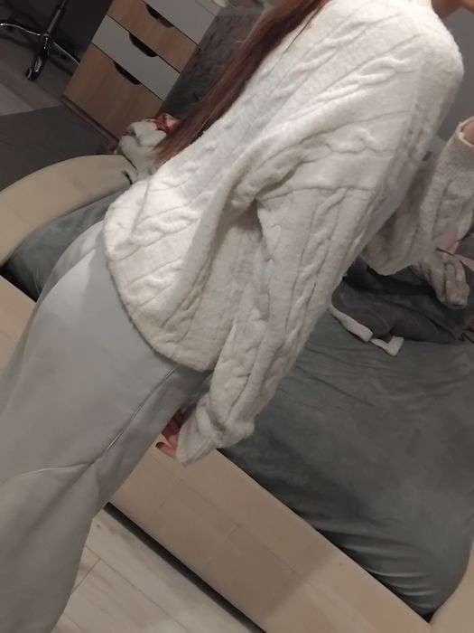 Sweter biały warkocz