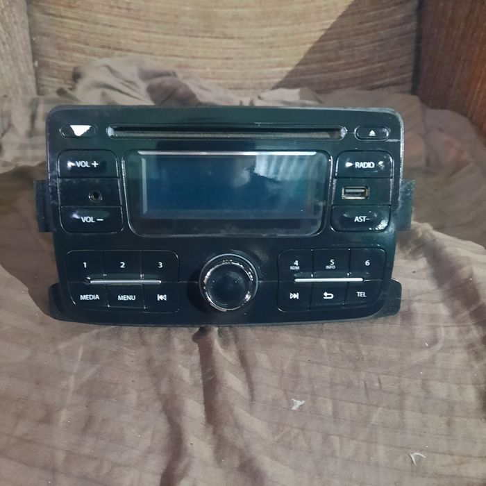 Продам оригінальний магнітофон рено