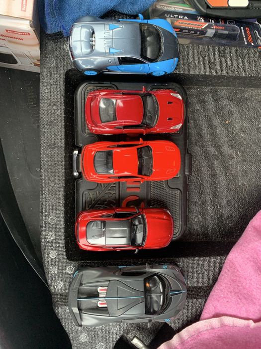 Машинки модельки різні хороший стан