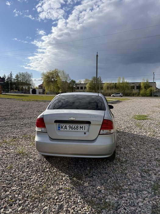 Chevrolet aveo 2005 рік 1.5 бензин