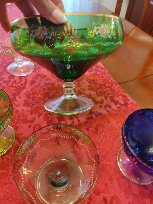 Conjunto de saladeiras e taças