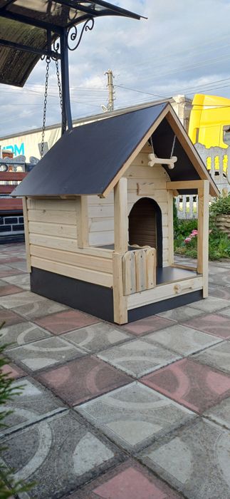 Будка з дерева для собак