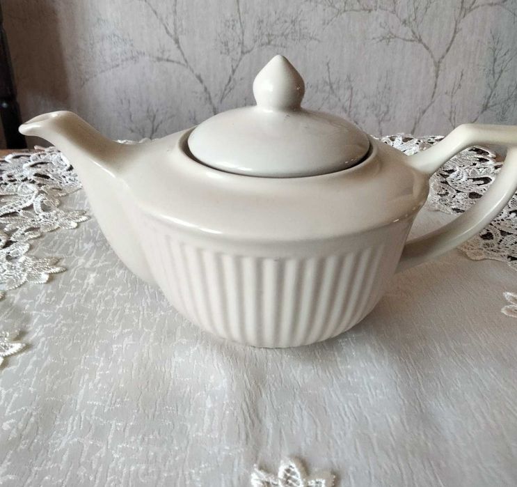 Dzbanek do herbaty  sygn. Si