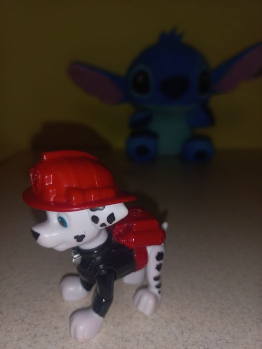 Щенячий патруль. Є різні персонажі.