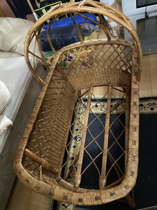Berço para bébé em verga