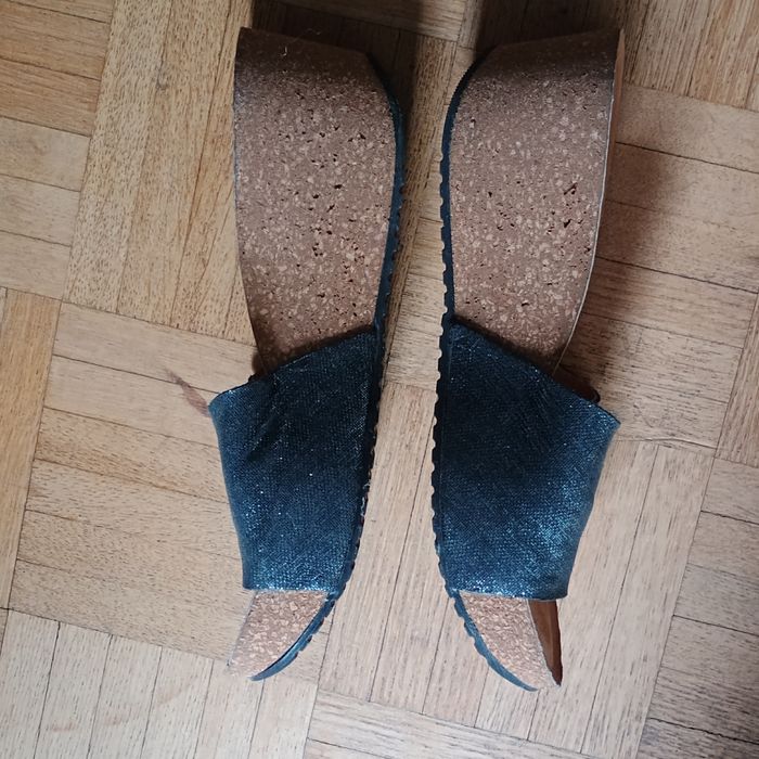 Klapki ze skóry naturalnej i korka, rozmiar 39.