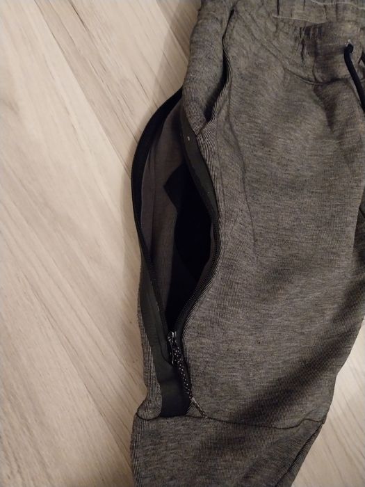 Spodnie dresowe chłopięce Nike roz 146