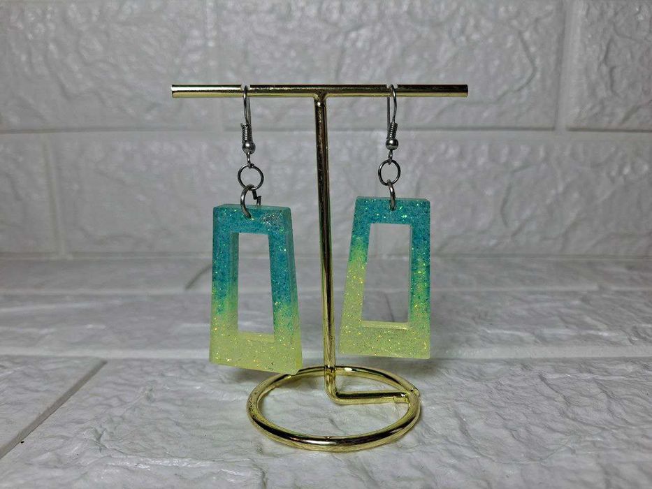 Сережки ручної роботи з епоксидної смоли