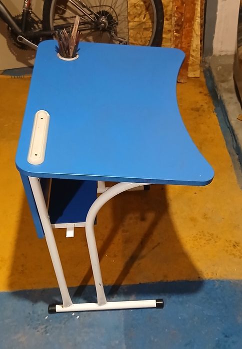 Продам детскую парту.