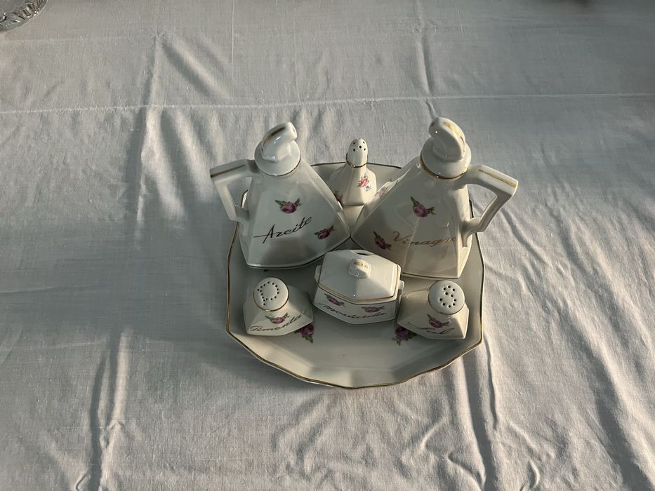 Galheteiro em porcelana da Candal