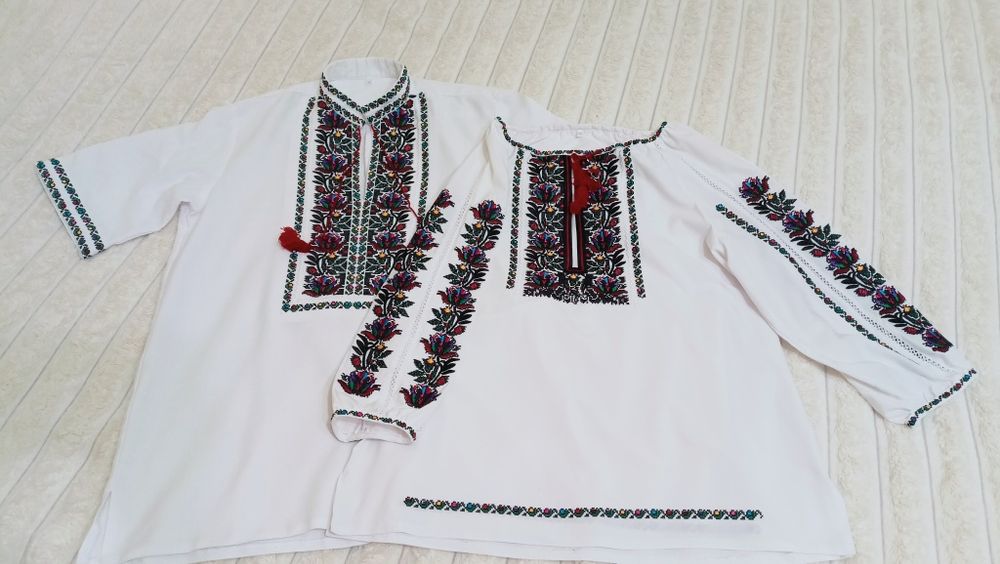 Вишиванки пара, жіноча 48 і чоловіча 40.
