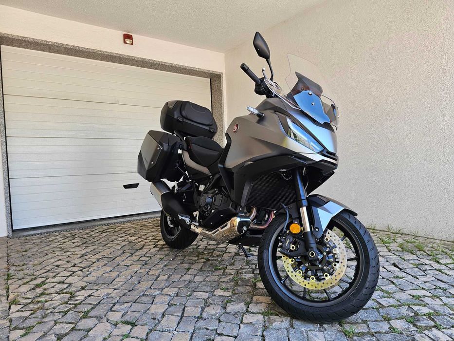 Honda NT 1100 DCT de 2024 com apenas 375 kms com garantia