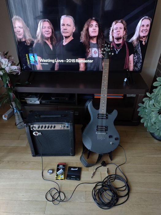 Gitara elektryczna ze wzmacniaczem Cort Zenox Z22