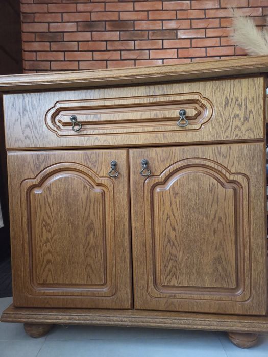Komoda dębowa w stylu klasycznym / retro – solidna