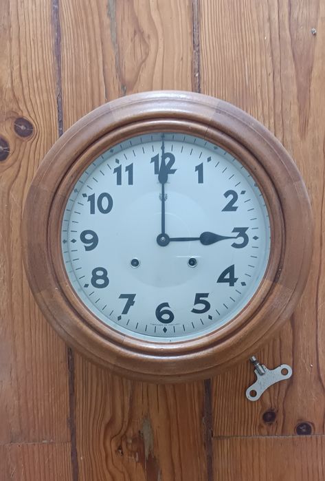 Relógio de parede da marca 'A Reguladora'