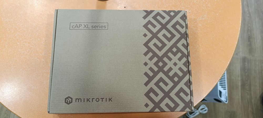 Продам гигабитный роутер Mikrotik cap xl ac