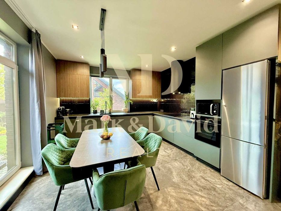 Унікальний будинок з бункером у Віта-Поштова