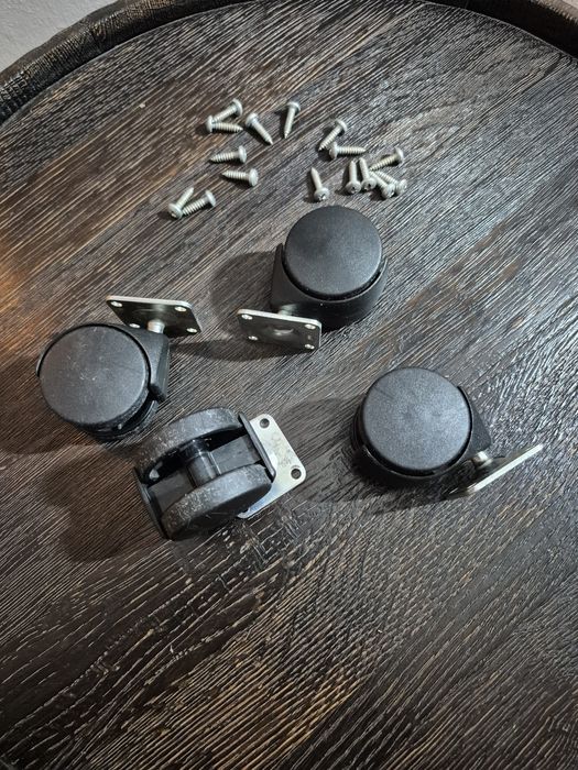 Kółka obrotowe plastikowe.