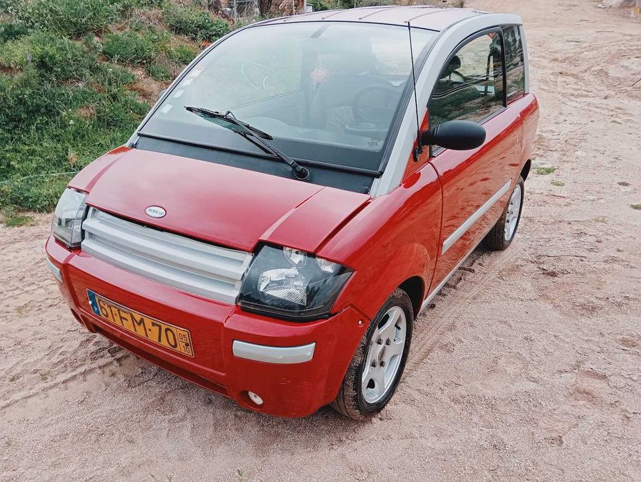 Vende-se Microcar MC2 de 2005 em muito bom estado geral com poucos quilómetros. Viatura sempre bem estimada.