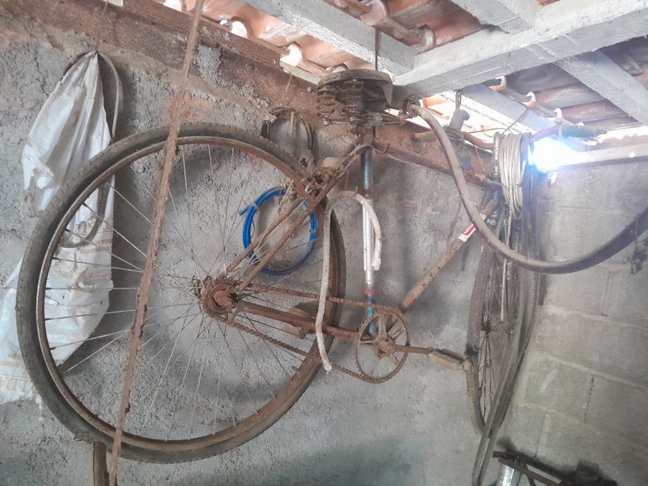 3 bicicletas clássicas  pasteleiras