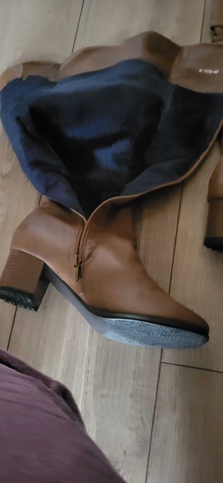 Sprzedam kozaki nowe roz 40